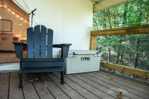 Un balcón o terraza en Tent #1 - The Whippoorwill's Nest