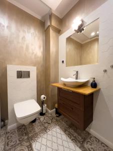 Un baño de Apartament w Kościerzynie 9 fotos más