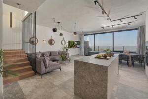 Et opholdsområde på וילה סירקל - Villa Circle