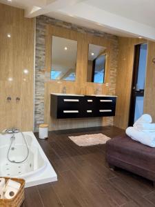 Koupelna v ubytování Casa Maria + 3 fotografie