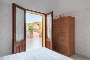 En eller flere senge i et værelse på Dammuso Rosa