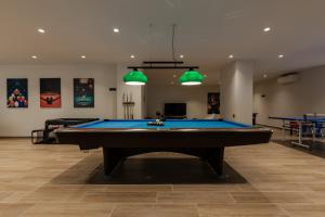 Biliár nebo kulečník v ubytování Aerial Villa - Award Winning Luxury Retreat