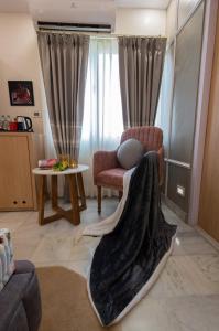 Istumisnurk majutusasutuses Hotel Atlantiis Suites By Signature Stayz Near Vishwanath Temple