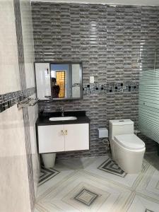 Vannituba majutusasutuses Ameriwest Guest House