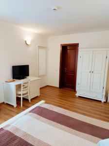 TV a/nebo společenská místnost v ubytování Kolpinghaus
