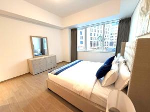 Ένα ή περισσότερα κρεβάτια σε δωμάτιο στο Sea and Golf Course View 3BR in Mayan Yas Island +60 φωτογραφίες