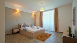 En eller flere senge i et værelse på Breathtaking luxury apartment by MANAGR + 8 billeder