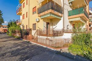 Το κτήριο όπου στεγάζεται  το διαμέρισμα