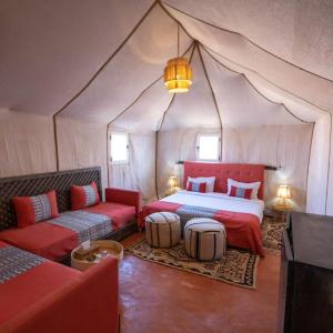 Ένα ή περισσότερα κρεβάτια σε δωμάτιο στο Starfall Desert Camp