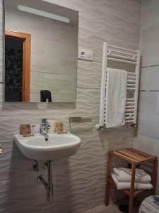 Ένα μπάνιο στο Hostal La Pastora +134 φωτογραφίες
