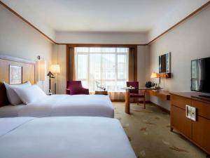 TV a/nebo společenská místnost v ubytování Pullman Zhangjiajie Hotel + 128 fotografií