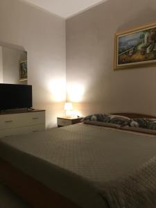 En eller flere senge i et værelse på villa mediterranea