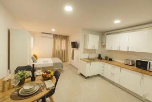 a kitchen and living room with a bed and a table at Apartamentos Benalua Alicante - Con Parking - Elegir en el momento de la reserva in Alicante +88 photos