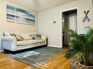 Istumisnurk majutusasutuses White Sand Getaway steps from Beach