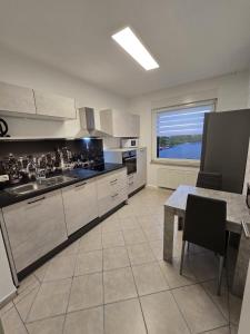 Nhà bếp/bếp nhỏ tại Exklusive Apartments für Monteure und Reisende inkl Parkplatz
