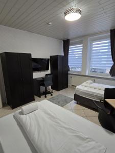 Giường trong phòng chung tại Exklusive Apartments für Monteure und Reisende inkl Parkplatz +6 ảnh