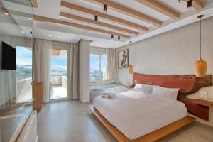 Un dormitorio con una cama grande y una ventana grande en ONE GATE Pyramids View INN, en El Cairo