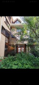 Το κτήριο όπου στεγάζεται  το διαμέρισμα