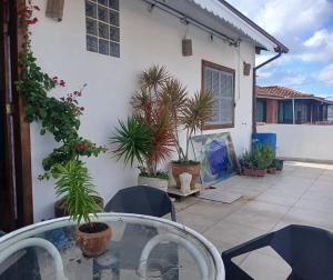 Un balcón o terraza en Apartamento grande no centro de Armacao dos Buzios