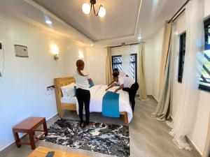 Μια τηλεόραση ή/και κέντρο ψυχαγωγίας στο Rianta Hills Mara Resort