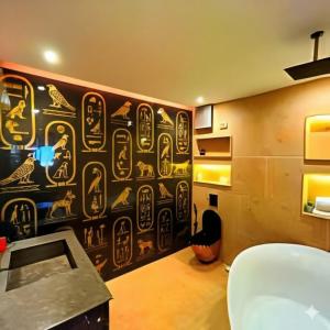 Ένα μπάνιο στο Raf HOTEL