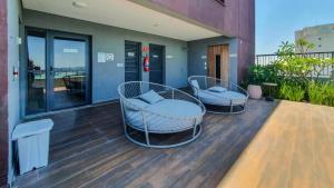 Un balcón o terraza en Estúdio Piscina Rooftop, WiFi 1GB, Metrô 600m