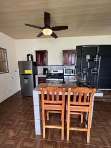 Η κουζίνα ή μικρή κουζίνα στο Comfortable and fresh, just like at home!