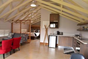 Køkken eller tekøkken på Highlands Retreat Lodge In Highland Gate Golf and Trout Estate 1135