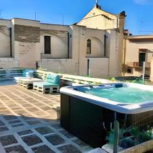 Bazén v ubytování Equinox house nebo v jeho okolí