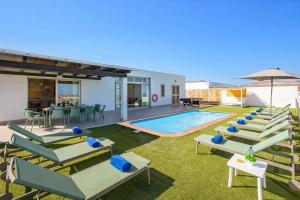 Bazén v ubytování Villa Opal by Villa Plus nebo v jeho okolí