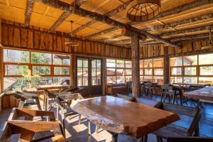 Εστιατόριο ή άλλο μέρος για φαγητό στο Pucón Rec-Lodge Cabaña Martín Pescador +50 φωτογραφίες