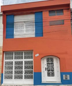 El edificio en el que está el hostal