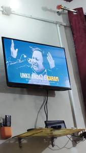 a flat screen tv hanging on a wall at Hhxhd 