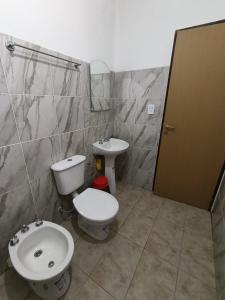 a bathroom with a toilet and a sink at La finca in Fiambalá