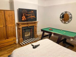 Piljardilaud majutusasutuses Easystays The Hidden Mansion Sleeps 15