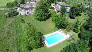 Πισίνα στο ή κοντά στο Chambre d'hôtes Domaine de Laubal