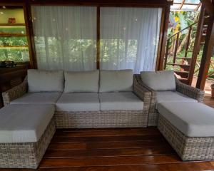 Posezení v ubytování Villa Colibri - Secluded Villa - Short Stroll to Beach, Shops & Restaurants + 24 fotografií