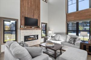 a living room with a couch and a fireplace at Beartooth Mountain Lodge - Private hot tub - $50 dollar with 3 night stay in Red Lodge