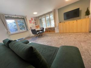 TV a/nebo společenská místnost v ubytování Magnolia Ferienwohnung