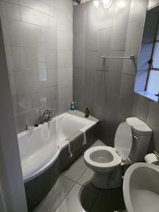 Ένα μπάνιο στο Loubad Guest Farm