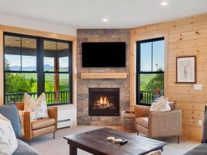 Posezení v ubytování Best View Sunday River! Brand New Luxurious Chalet