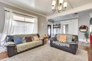 Gallery image of Less Than 1 Mi to Youngstown State Historic Home with Porch in Youngstown +16 photos