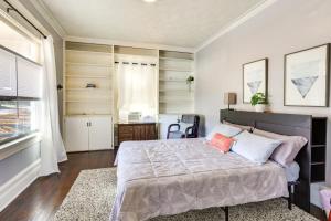 Η κουζίνα ή μικρή κουζίνα στο Less Than 1 Mi to Youngstown State Historic Home with Porch