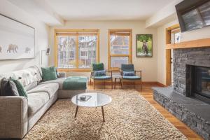 Istumisnurk majutusasutuses Tranquility at Rundle Cliffs Lodge