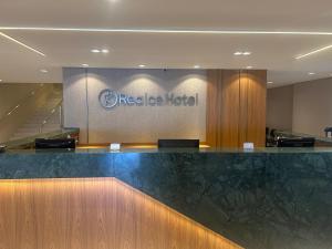 Ο χώρος του λόμπι ή της ρεσεψιόν στο Realce Hotel