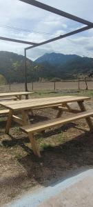 Nespecifikovaný výhled na hory nebo výhled na hory při pohledu z prázdninového domu