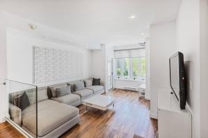 Et tv og/eller underholdning på Hillside Hideaway Ski-In Ski-Out Walk to Village