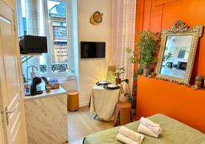 Μια τηλεόραση ή/και κέντρο ψυχαγωγίας στο L'Ethnik