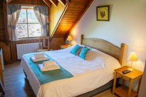 Ένα ή περισσότερα κρεβάτια σε δωμάτιο στο Hosteria y Cabañas Posada Quinen +98 φωτογραφίες