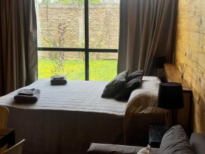 Giường trong phòng chung tại Tiny House Pool